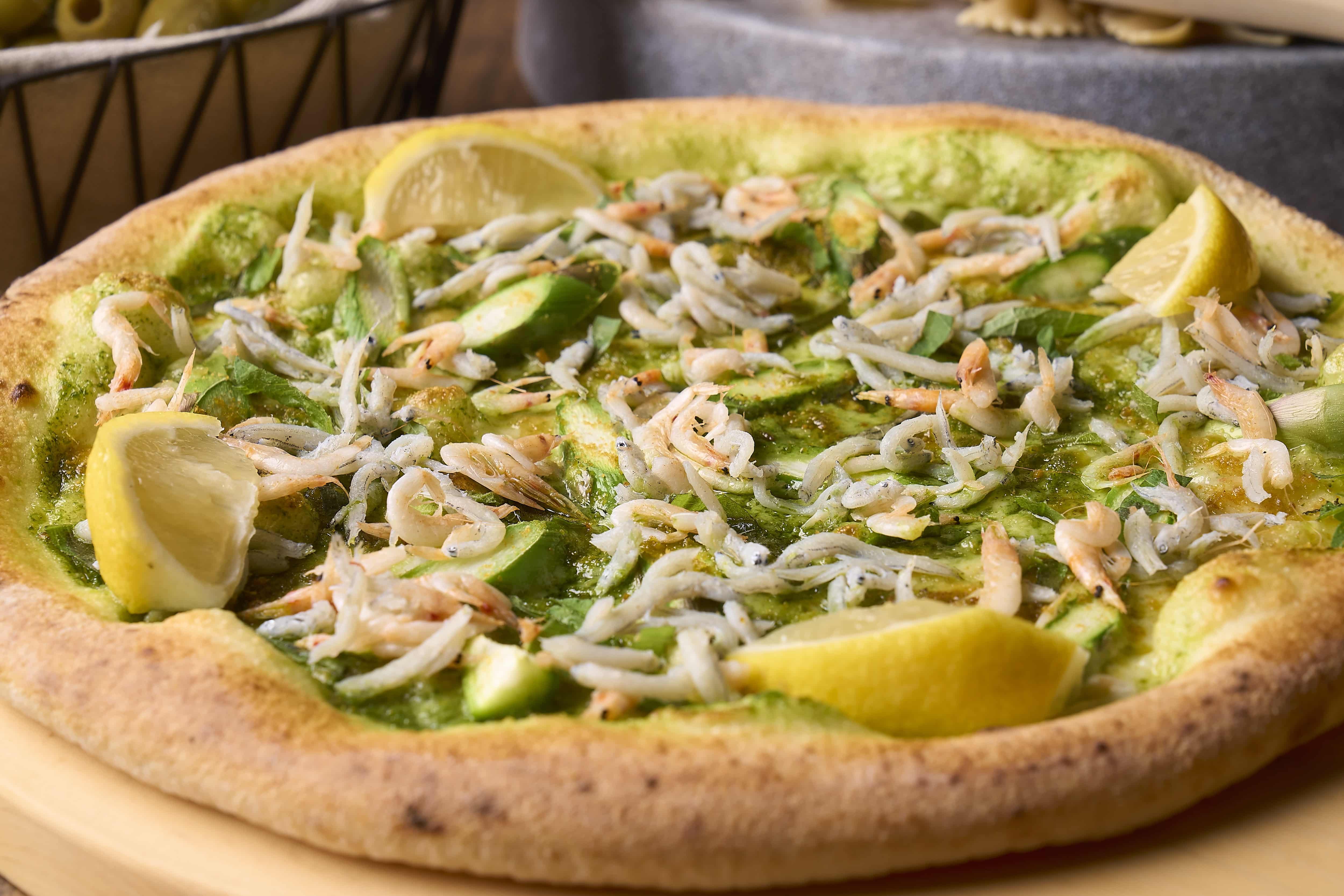 春の限定ピザあります